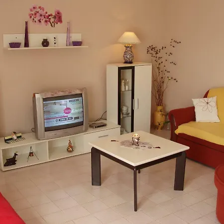 Celestina 6+2 Apartment Rasa
